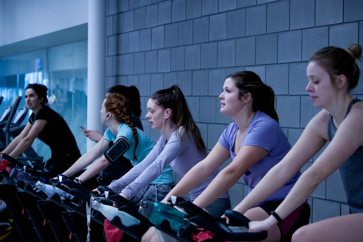 Aula de bike indoor, indoor cycling